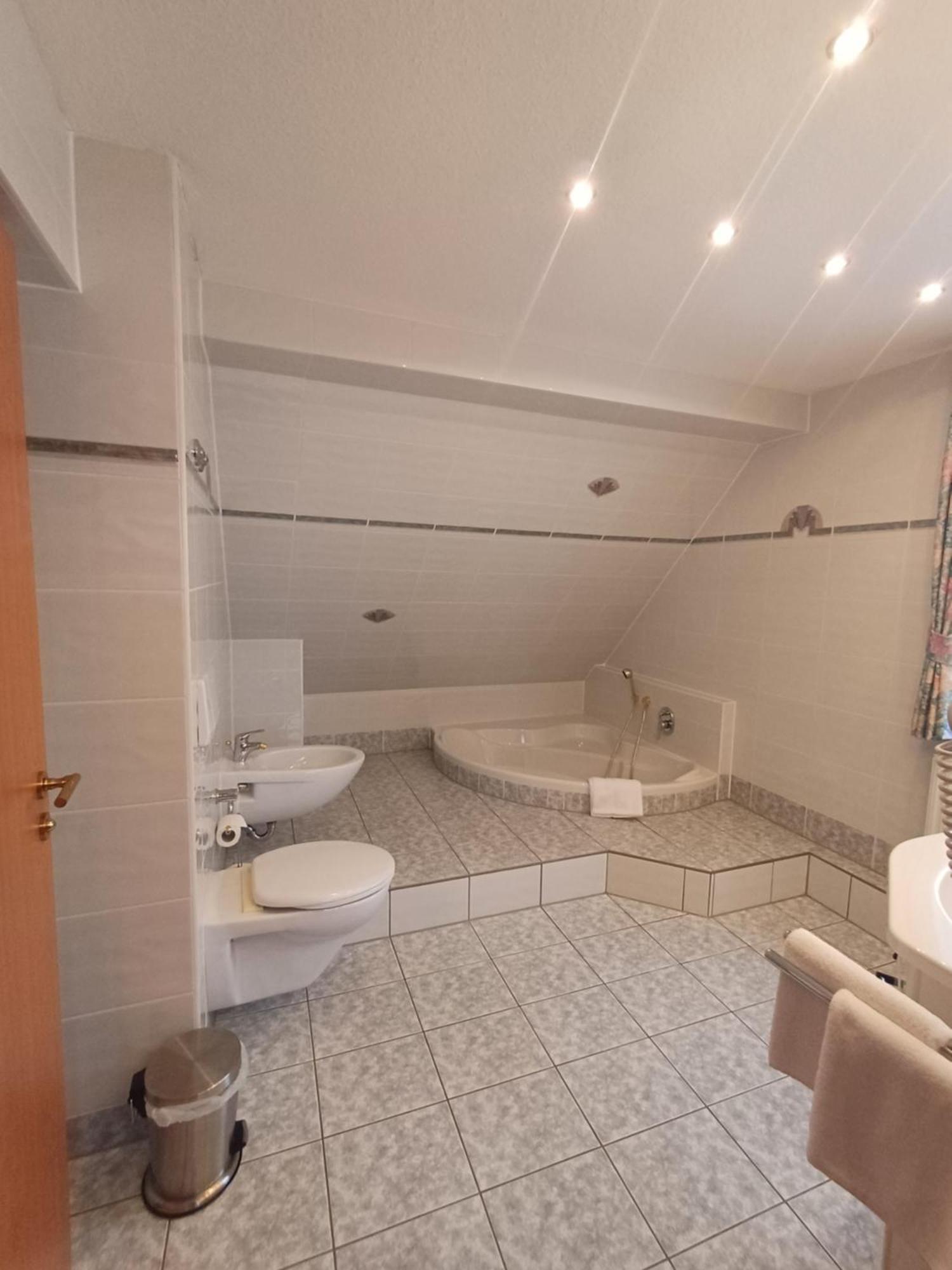 Hotel Garni Eschenbach Hildburghausen Exteriör bild
